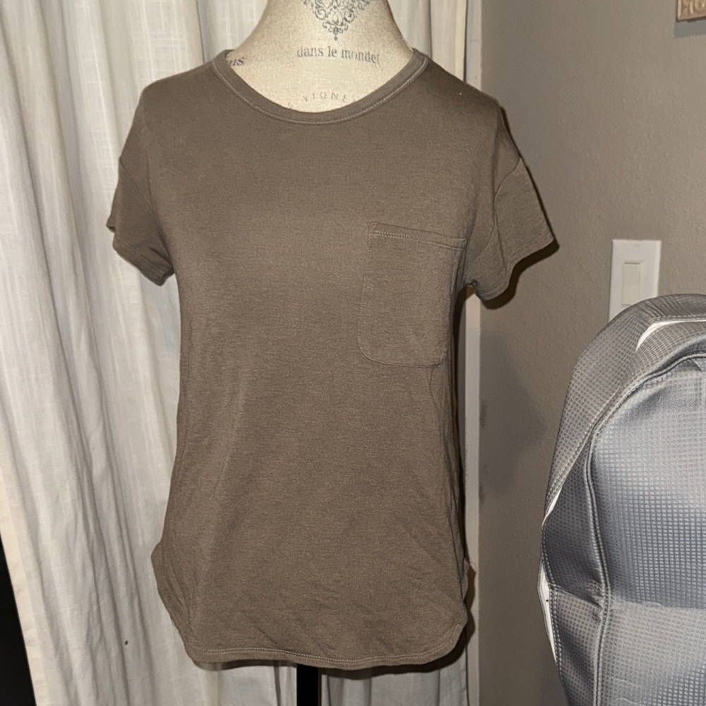 Cupio Brown olive brown Short Sleeve Tee front pocket size Small